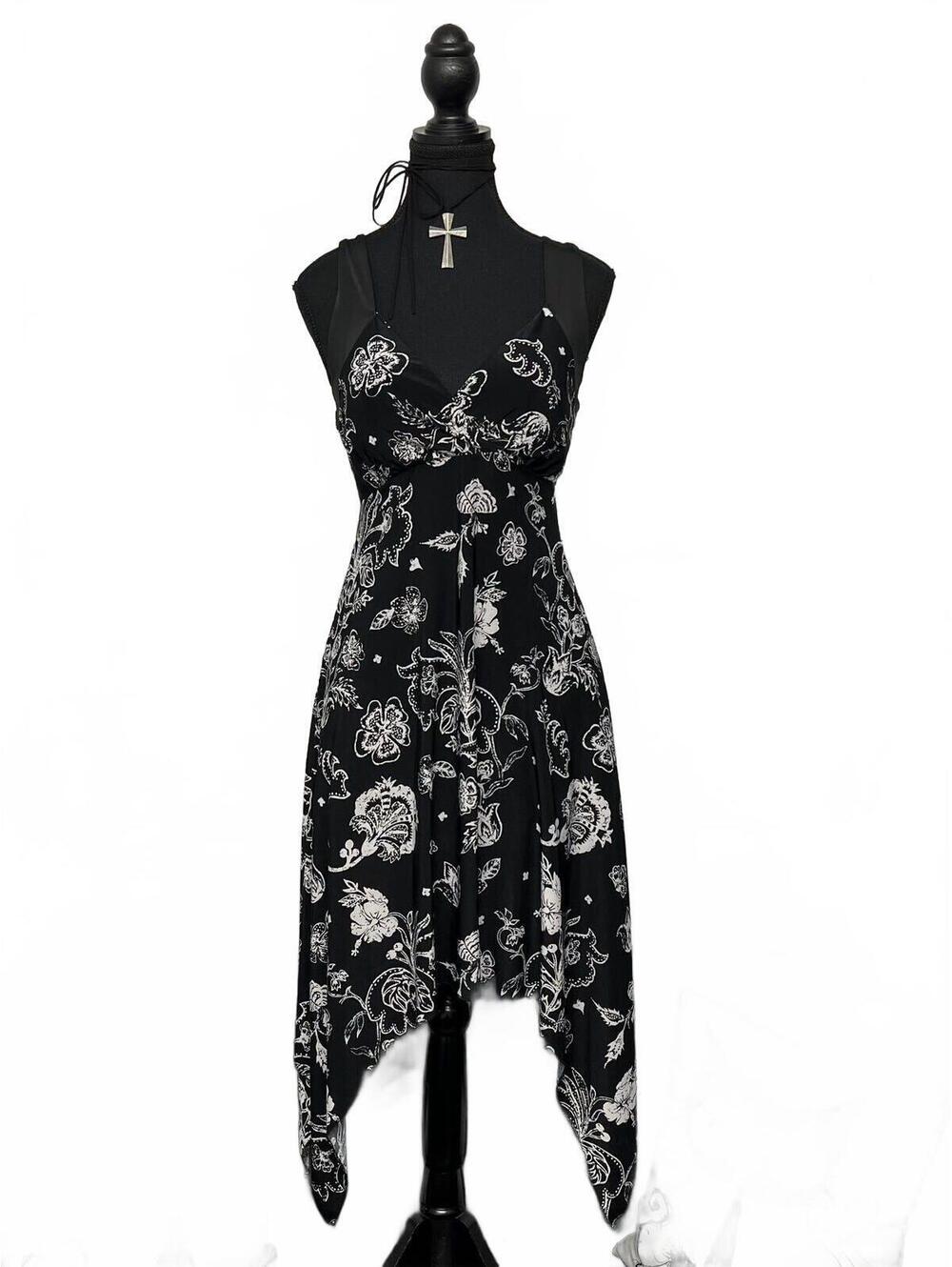 Y2K Suzy Shier Black White Floral Pattern Babydoll Dress Handkerchief Hem Sz S